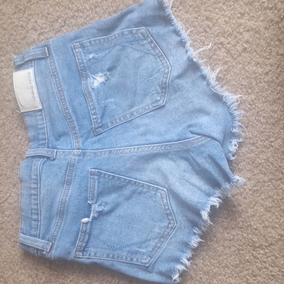 Kendall+Kylie The Icon Short, Size 24 - Picture 6 of 9